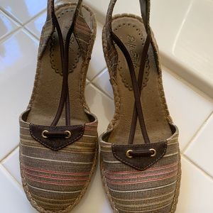 Closed toe sandals